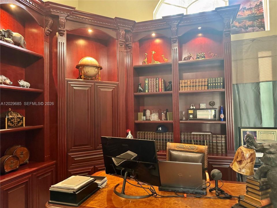 В аренду: $17,900 (6 спален, 6 ванн, 5545 Квадратных фут)