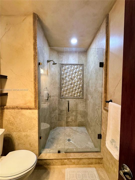 В аренду: $17,900 (6 спален, 6 ванн, 5545 Квадратных фут)