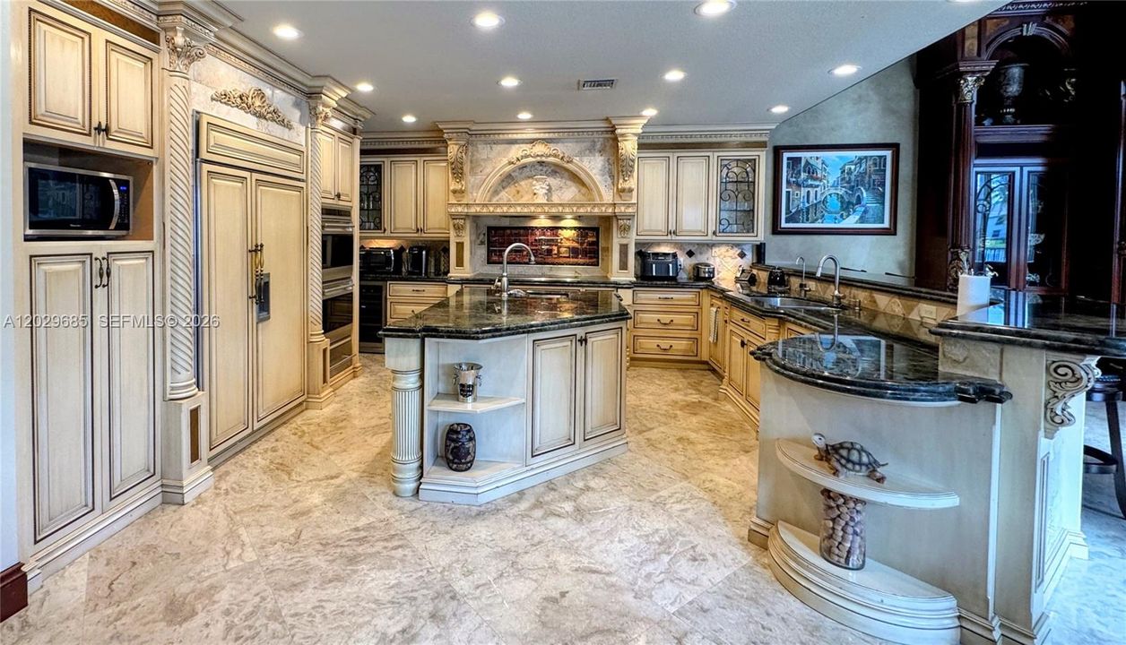 В аренду: $17,900 (6 спален, 6 ванн, 5545 Квадратных фут)