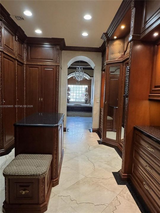 В аренду: $17,900 (6 спален, 6 ванн, 5545 Квадратных фут)