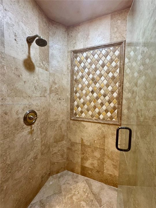 В аренду: $17,900 (6 спален, 6 ванн, 5545 Квадратных фут)
