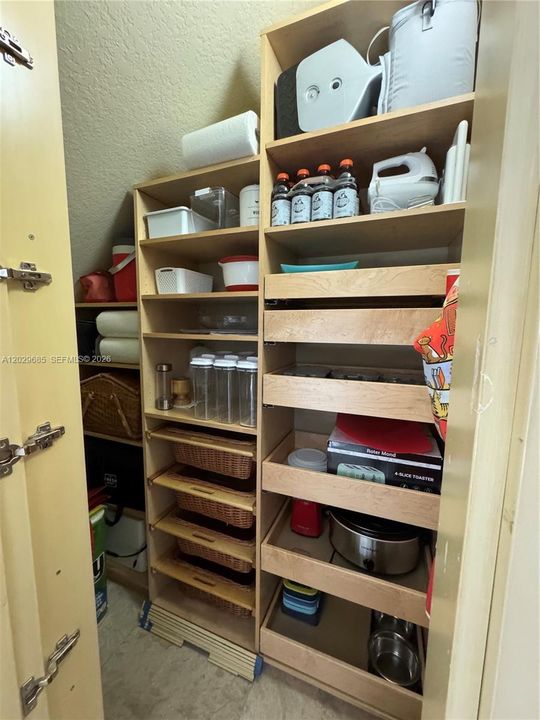 В аренду: $17,900 (6 спален, 6 ванн, 5545 Квадратных фут)