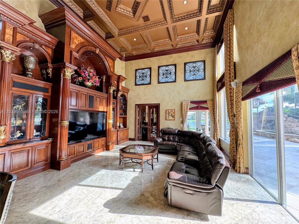 В аренду: $17,900 (6 спален, 6 ванн, 5545 Квадратных фут)