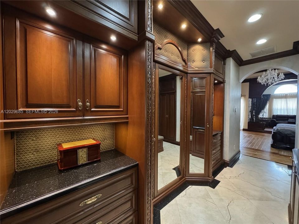 В аренду: $17,900 (6 спален, 6 ванн, 5545 Квадратных фут)