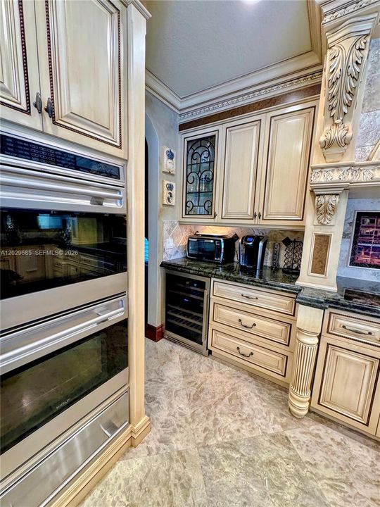 В аренду: $17,900 (6 спален, 6 ванн, 5545 Квадратных фут)