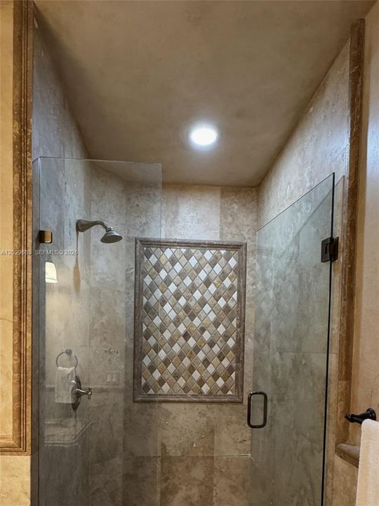 В аренду: $17,900 (6 спален, 6 ванн, 5545 Квадратных фут)