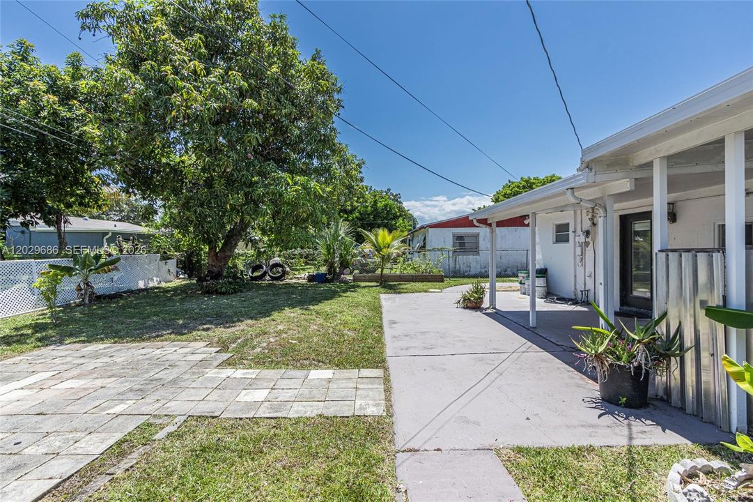 For Sale: $475,000 (4 beds, 2 baths, 1280 Square Feet)