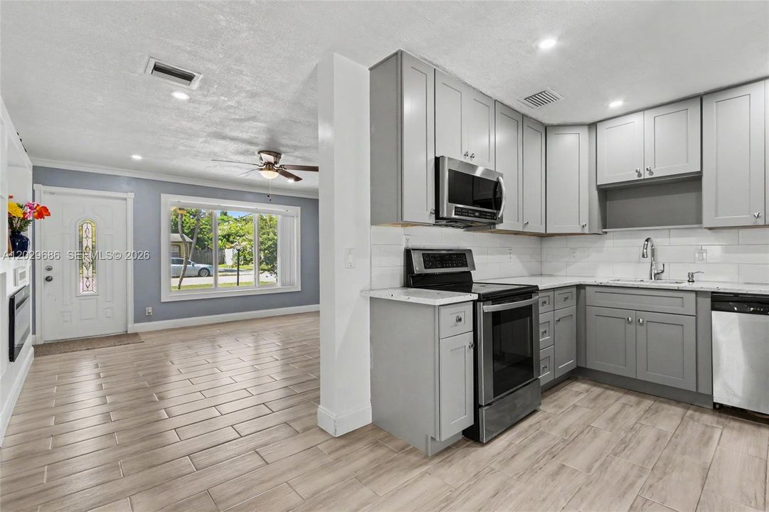 For Sale: $475,000 (4 beds, 2 baths, 1280 Square Feet)