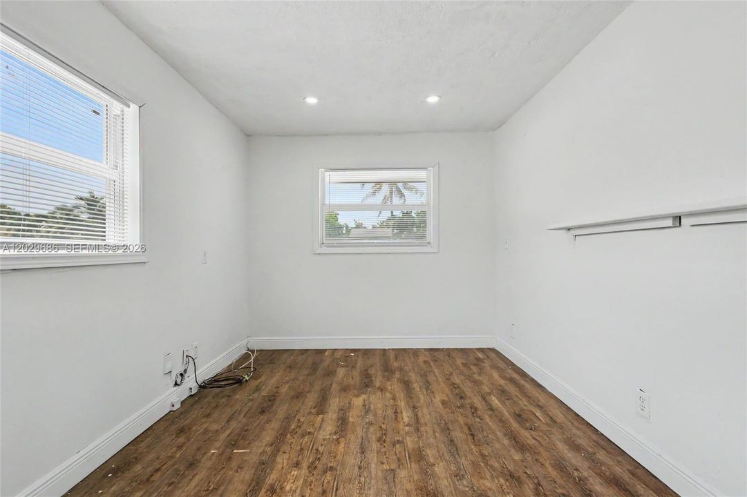 For Sale: $475,000 (4 beds, 2 baths, 1280 Square Feet)
