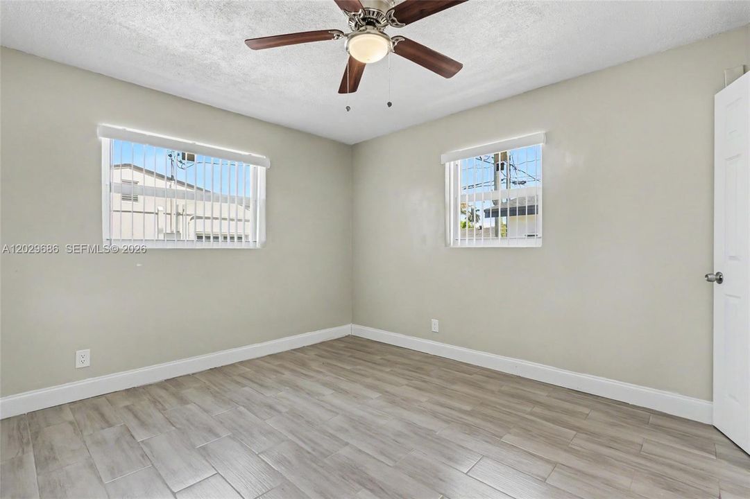For Sale: $475,000 (4 beds, 2 baths, 1280 Square Feet)