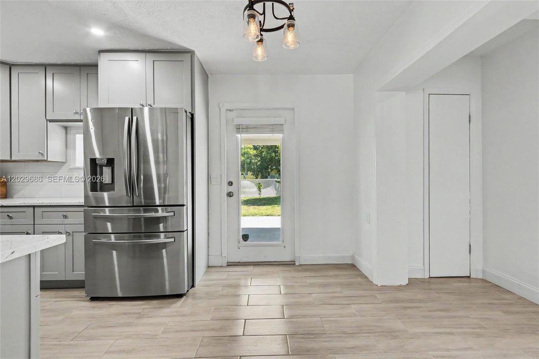 For Sale: $475,000 (4 beds, 2 baths, 1280 Square Feet)