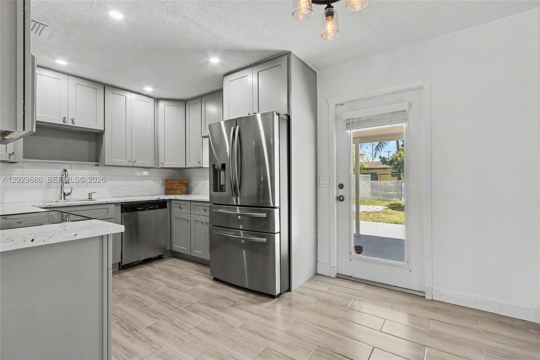For Sale: $475,000 (4 beds, 2 baths, 1280 Square Feet)