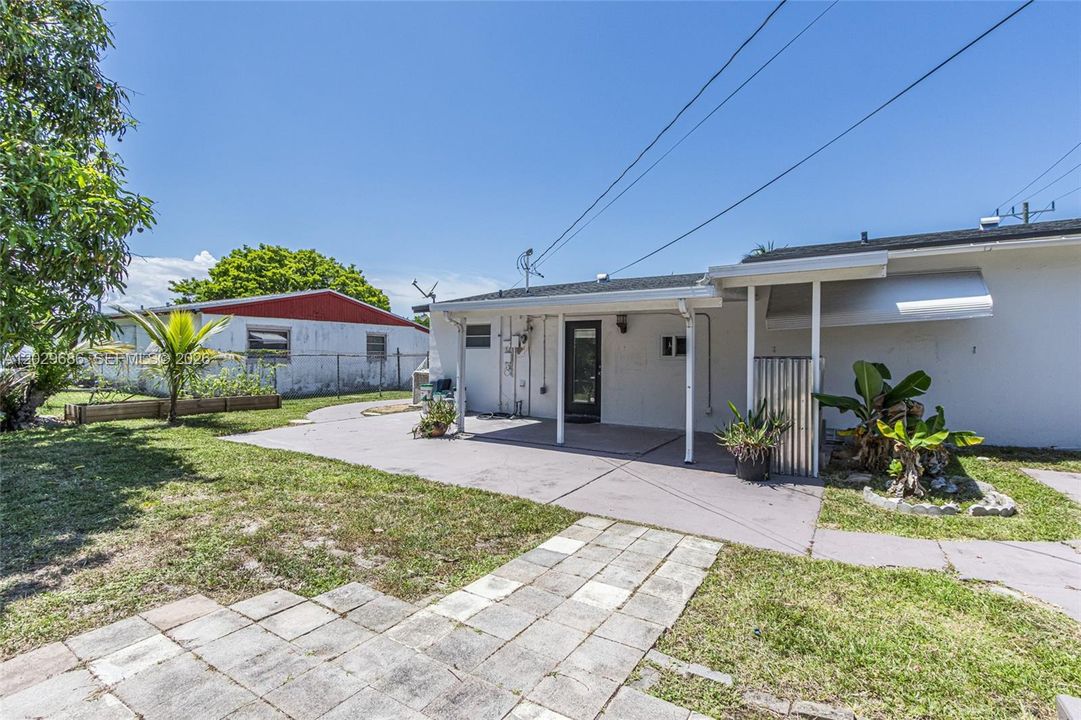 For Sale: $475,000 (4 beds, 2 baths, 1280 Square Feet)