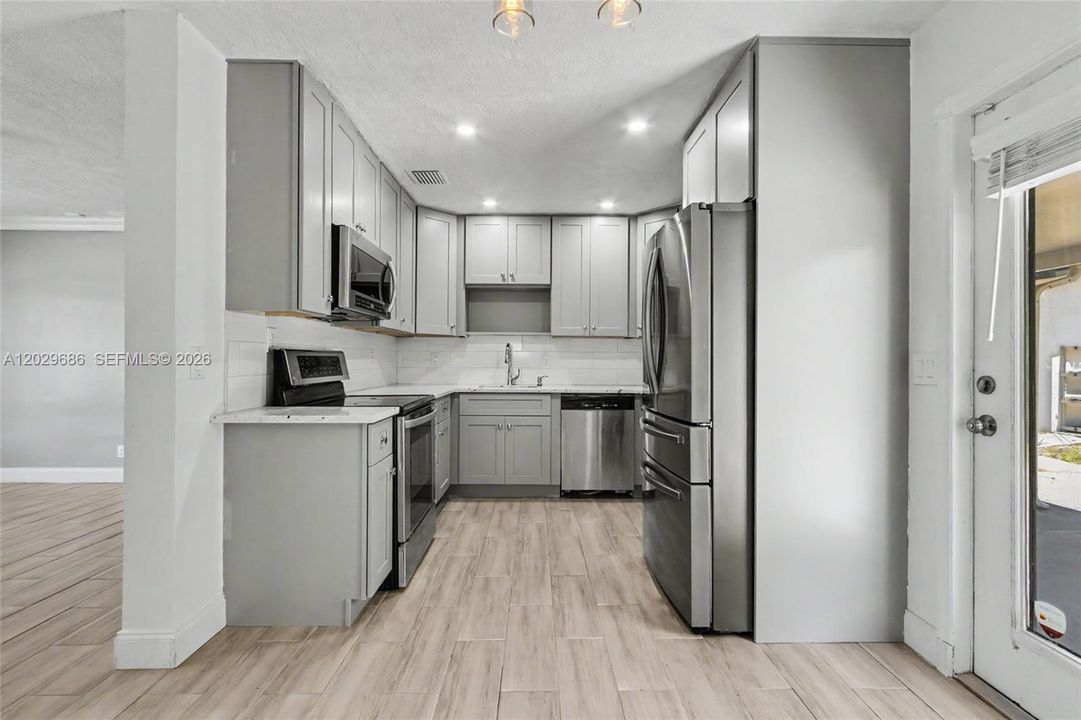 For Sale: $475,000 (4 beds, 2 baths, 1280 Square Feet)