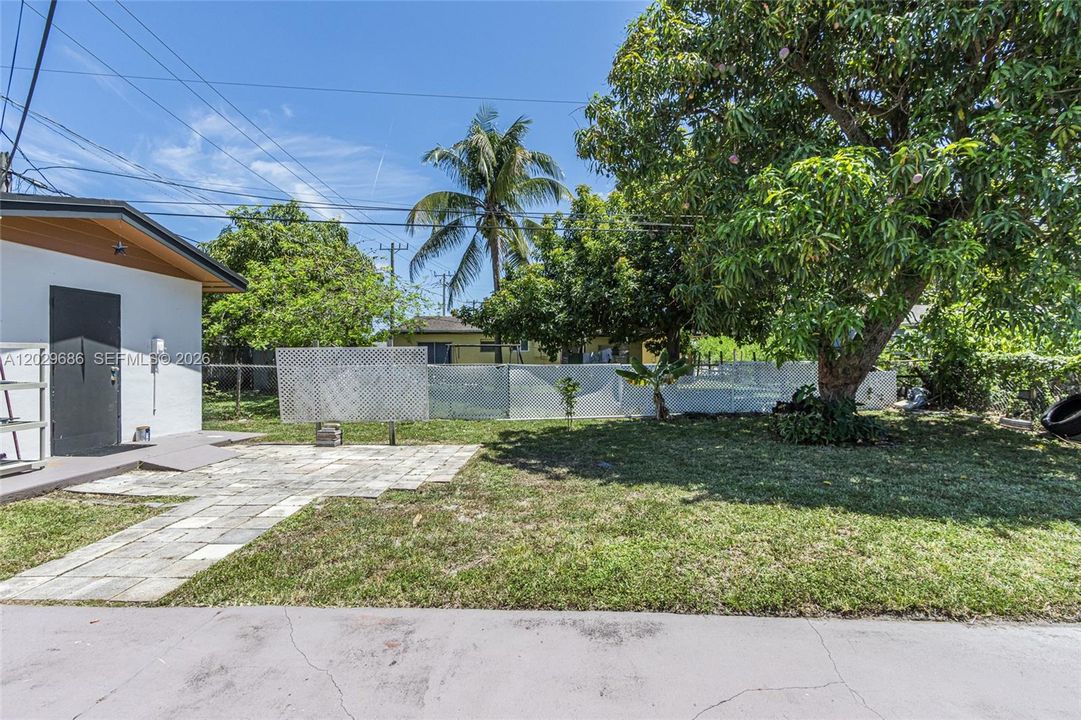 For Sale: $475,000 (4 beds, 2 baths, 1280 Square Feet)
