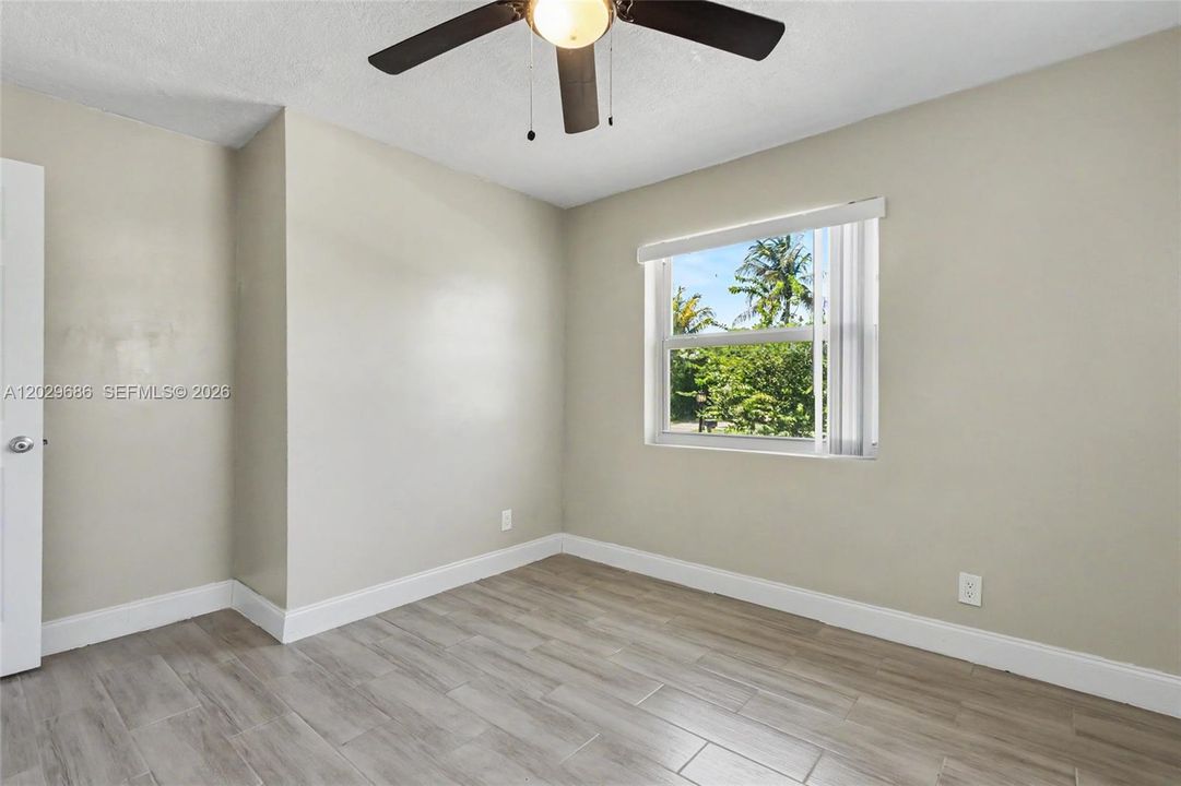For Sale: $475,000 (4 beds, 2 baths, 1280 Square Feet)