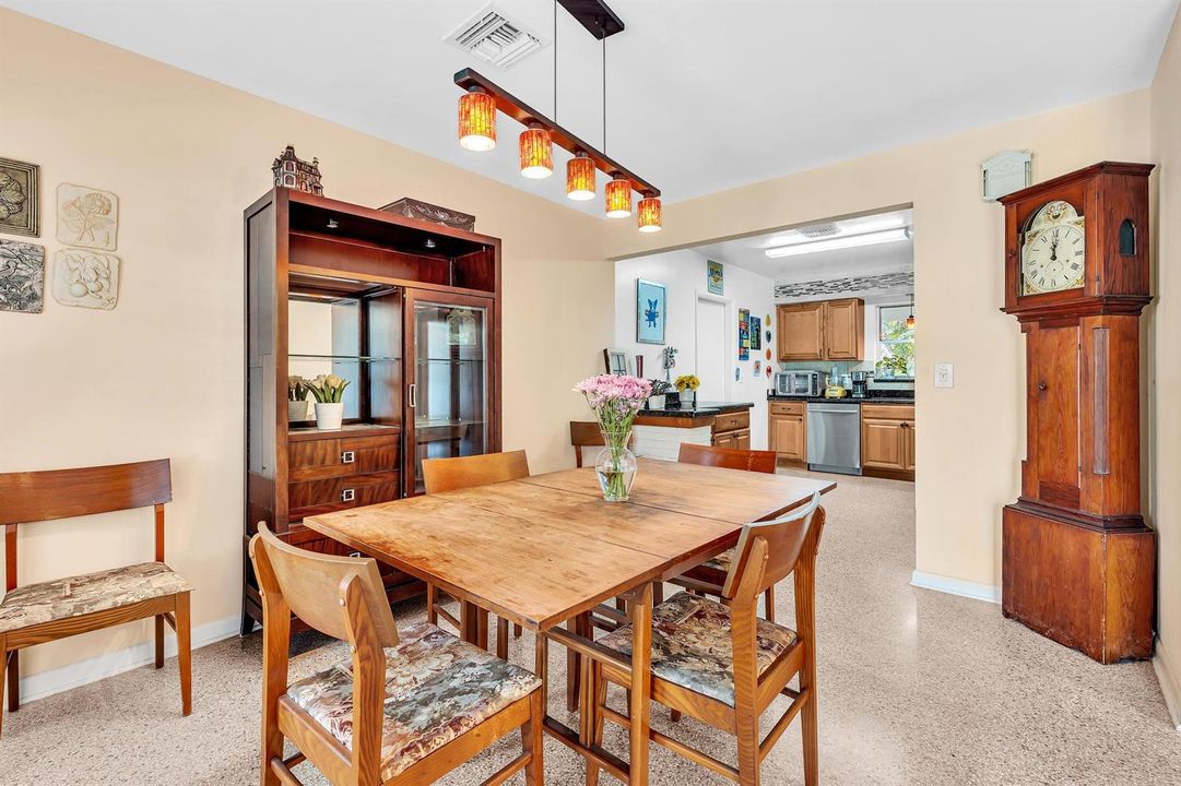 Dining/Kitchen
