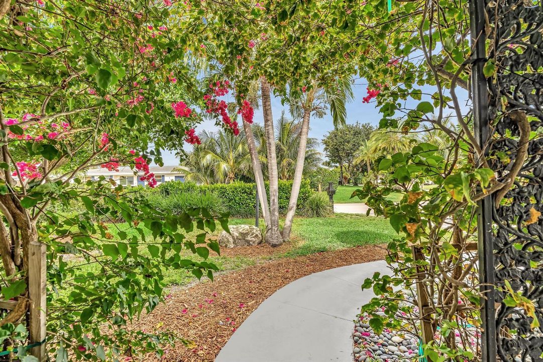 Lush landscaping!