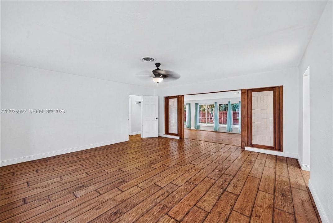 En Venta: $675,000 (3 camas, 2 baños, 2290 Pies cuadrados)