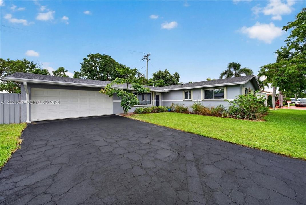 En Venta: $675,000 (3 camas, 2 baños, 2290 Pies cuadrados)