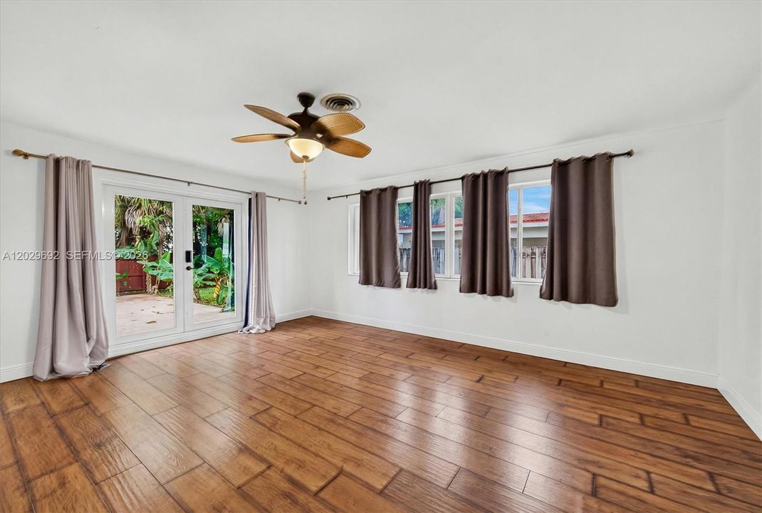 En Venta: $675,000 (3 camas, 2 baños, 2290 Pies cuadrados)