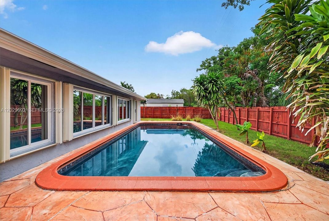 En Venta: $675,000 (3 camas, 2 baños, 2290 Pies cuadrados)