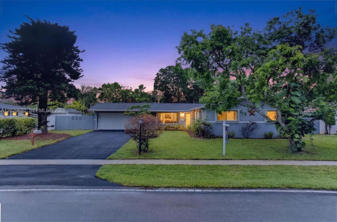 En Venta: $675,000 (3 camas, 2 baños, 2290 Pies cuadrados)