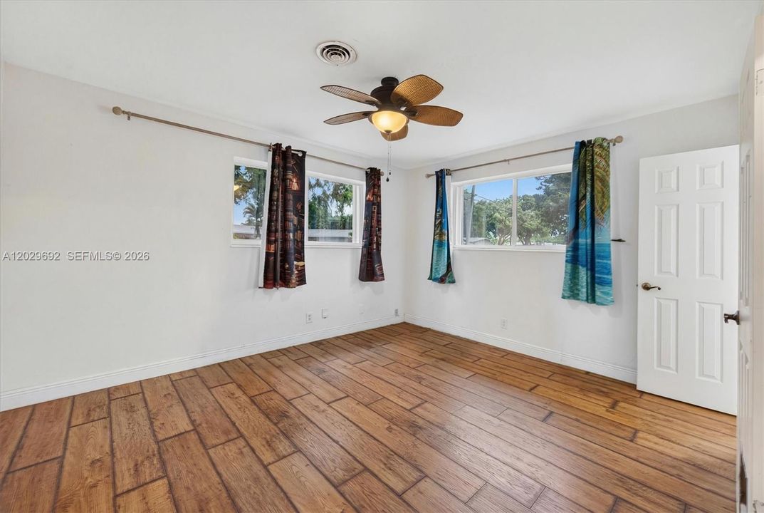En Venta: $675,000 (3 camas, 2 baños, 2290 Pies cuadrados)