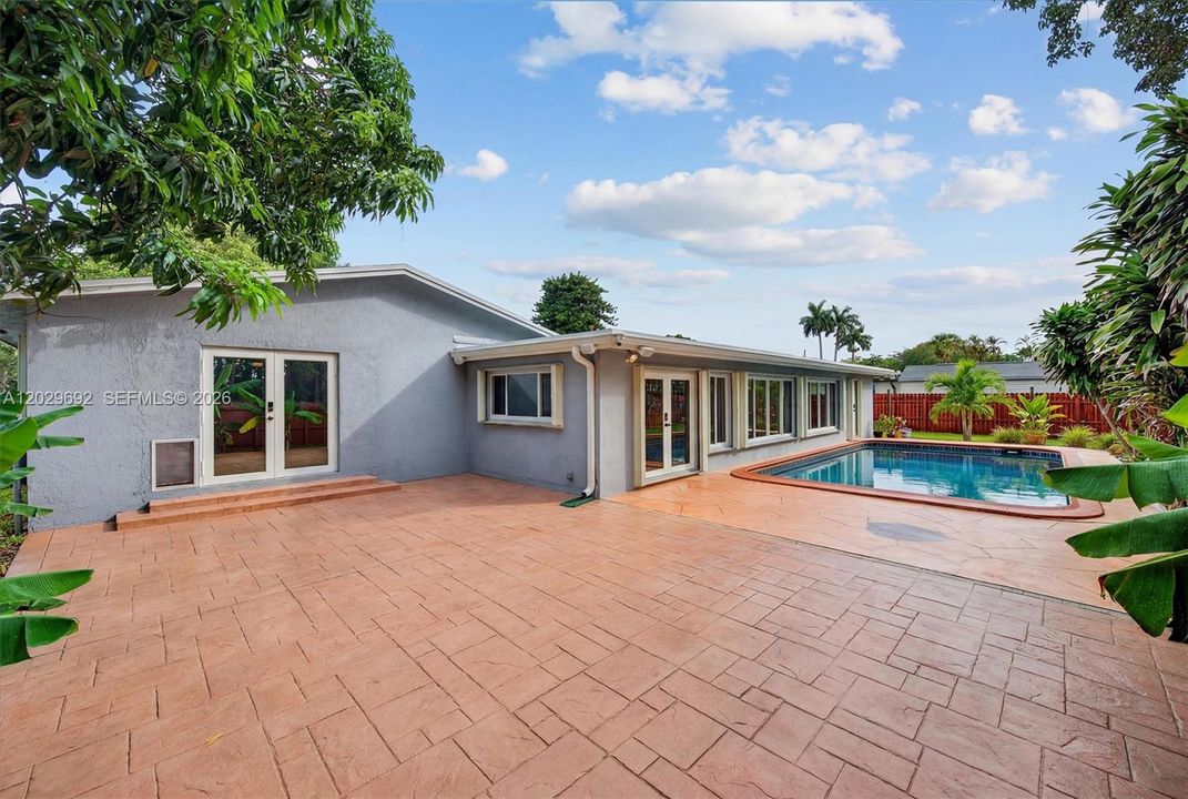 En Venta: $675,000 (3 camas, 2 baños, 2290 Pies cuadrados)