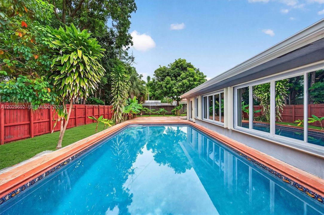 En Venta: $675,000 (3 camas, 2 baños, 2290 Pies cuadrados)