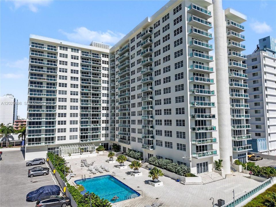 For Sale: $930,000 (2 beds, 2 baths, 1218 Square Feet)