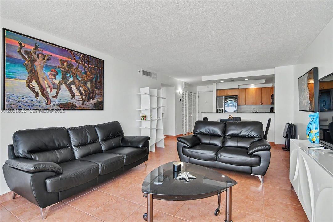 For Sale: $930,000 (2 beds, 2 baths, 1218 Square Feet)