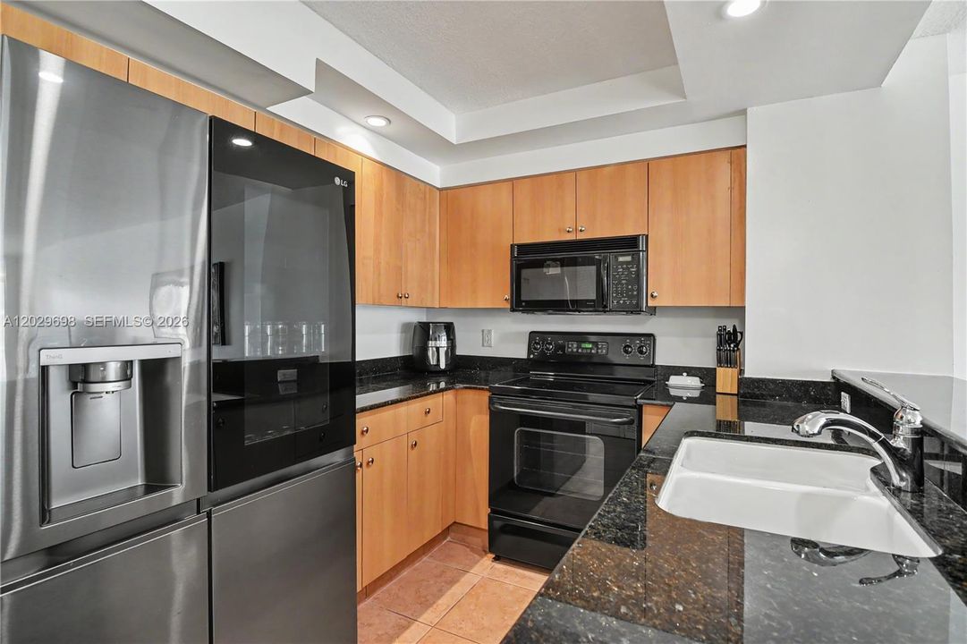 For Sale: $930,000 (2 beds, 2 baths, 1218 Square Feet)