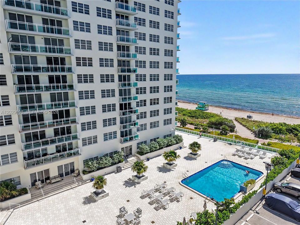 For Sale: $930,000 (2 beds, 2 baths, 1218 Square Feet)