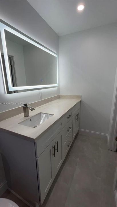 Active With Contract: $1,500 (1 beds, 1 baths, 375 Square Feet)
