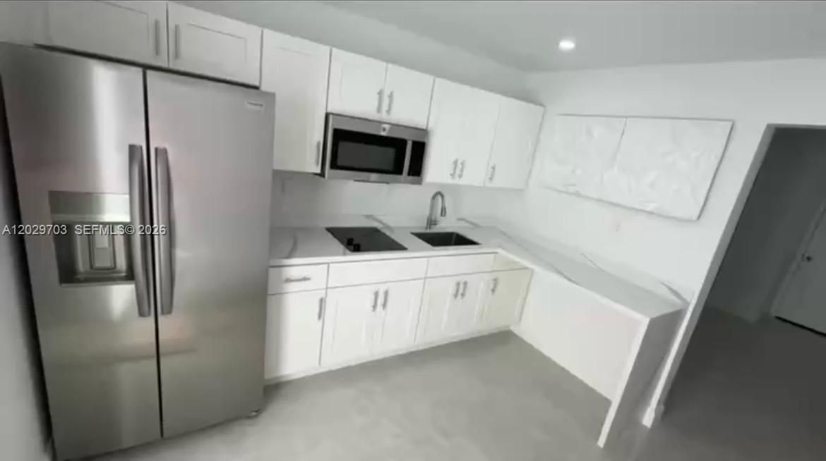 Active With Contract: $1,500 (1 beds, 1 baths, 375 Square Feet)