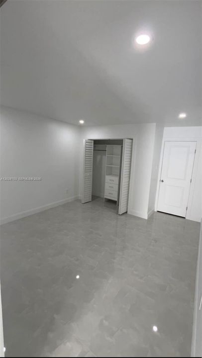 Active With Contract: $1,500 (1 beds, 1 baths, 375 Square Feet)
