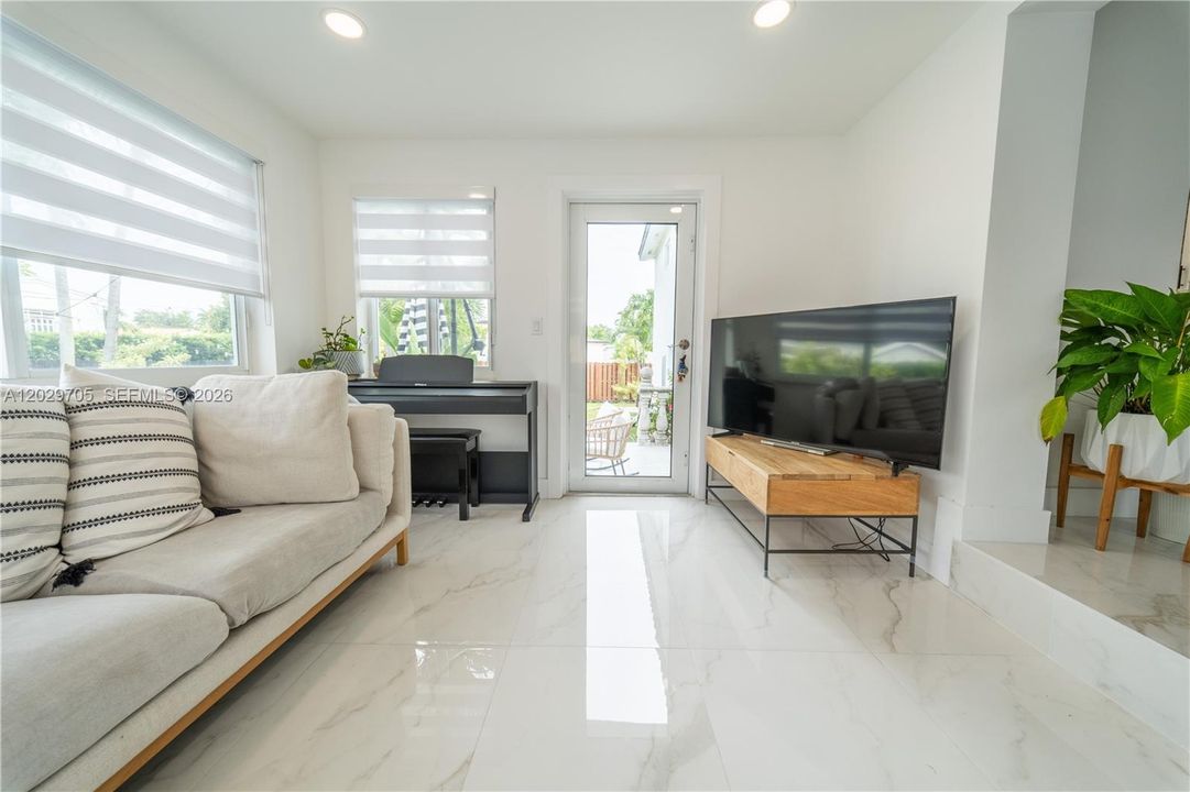 For Sale: $939,000 (4 beds, 4 baths, 2204 Square Feet)