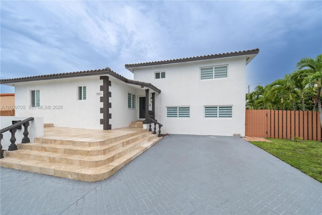 For Sale: $939,000 (4 beds, 4 baths, 2204 Square Feet)