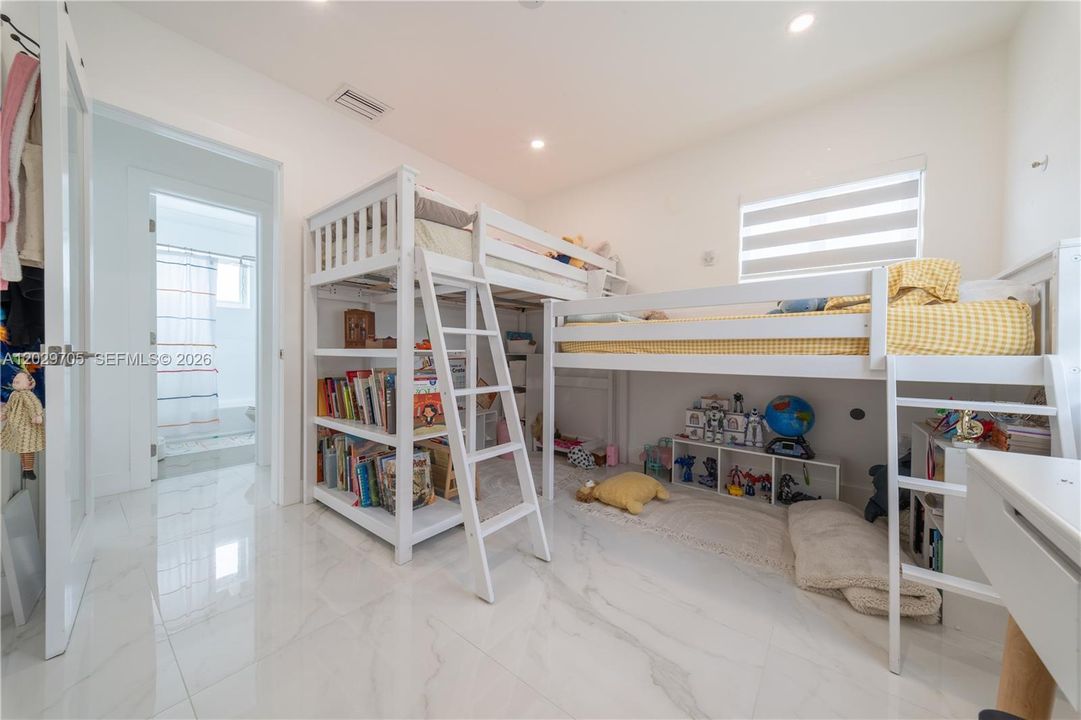 For Sale: $939,000 (4 beds, 4 baths, 2204 Square Feet)