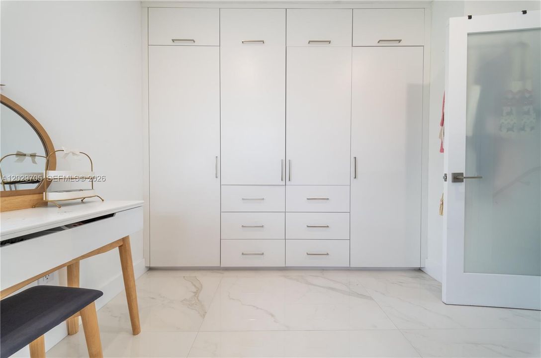 For Sale: $939,000 (4 beds, 4 baths, 2204 Square Feet)
