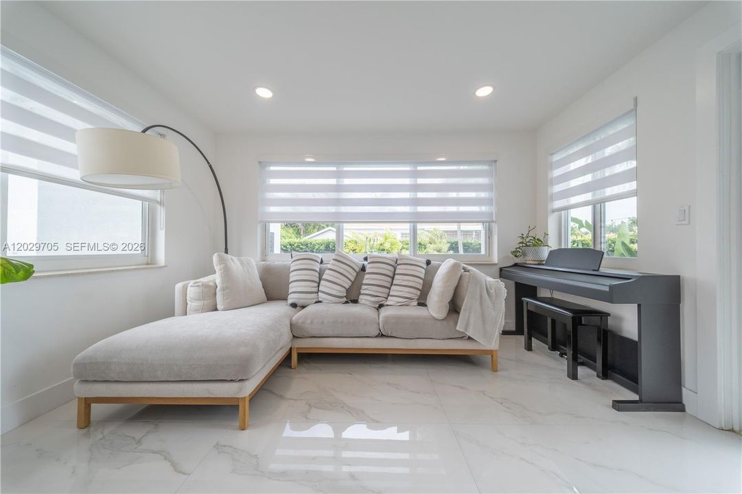 For Sale: $939,000 (4 beds, 4 baths, 2204 Square Feet)