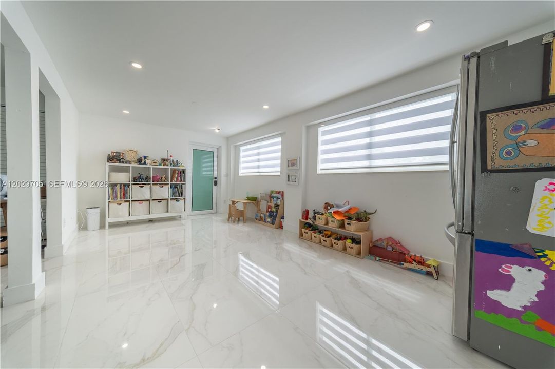 For Sale: $939,000 (4 beds, 4 baths, 2204 Square Feet)