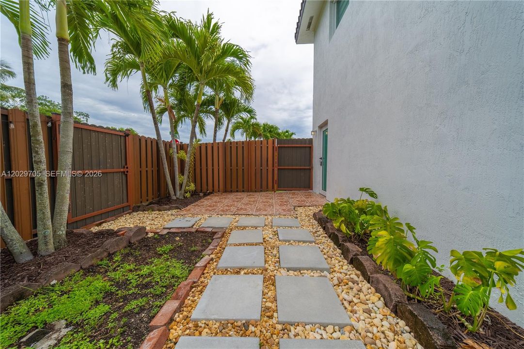 For Sale: $939,000 (4 beds, 4 baths, 2204 Square Feet)