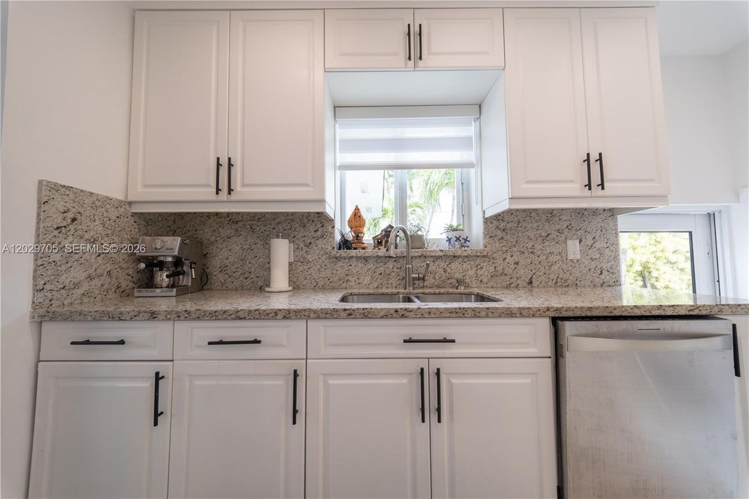 For Sale: $939,000 (4 beds, 4 baths, 2204 Square Feet)