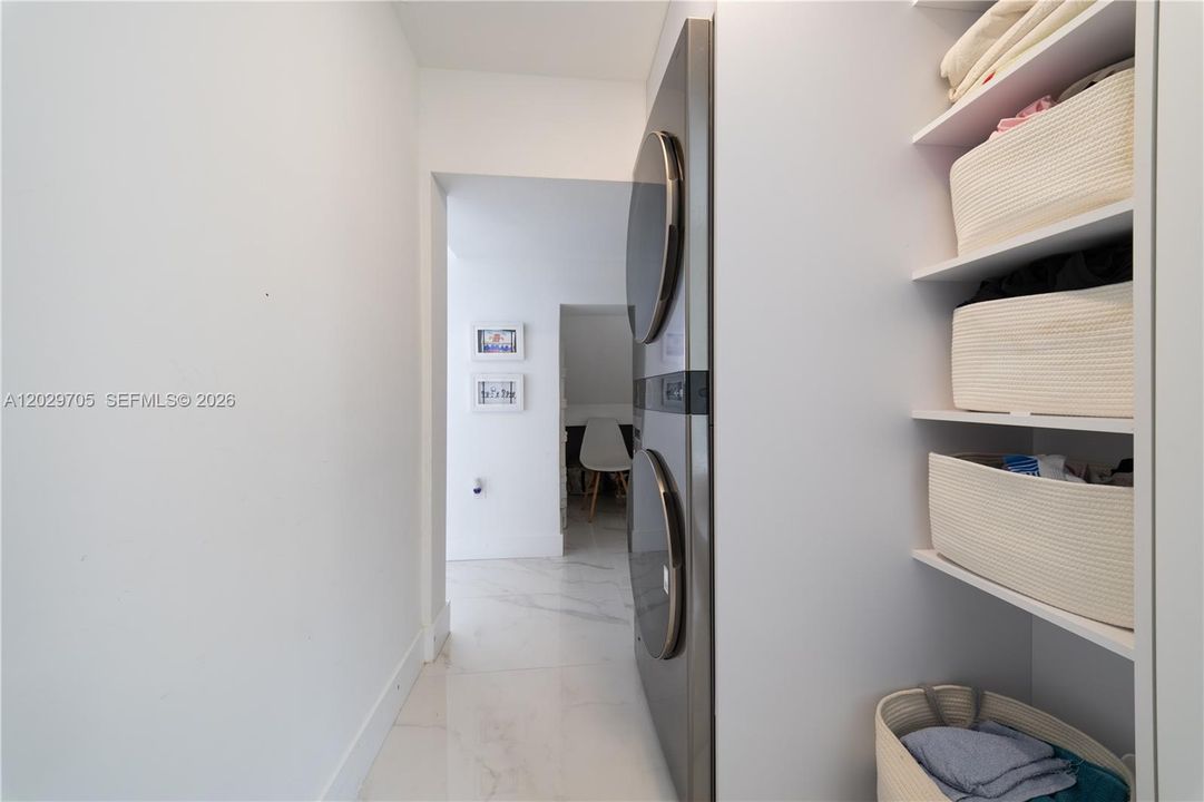 For Sale: $939,000 (4 beds, 4 baths, 2204 Square Feet)