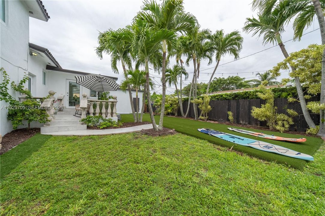 For Sale: $939,000 (4 beds, 4 baths, 2204 Square Feet)