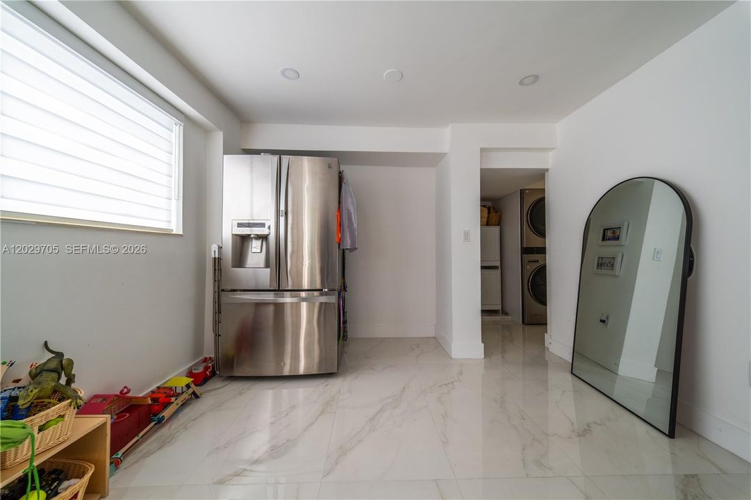 For Sale: $939,000 (4 beds, 4 baths, 2204 Square Feet)