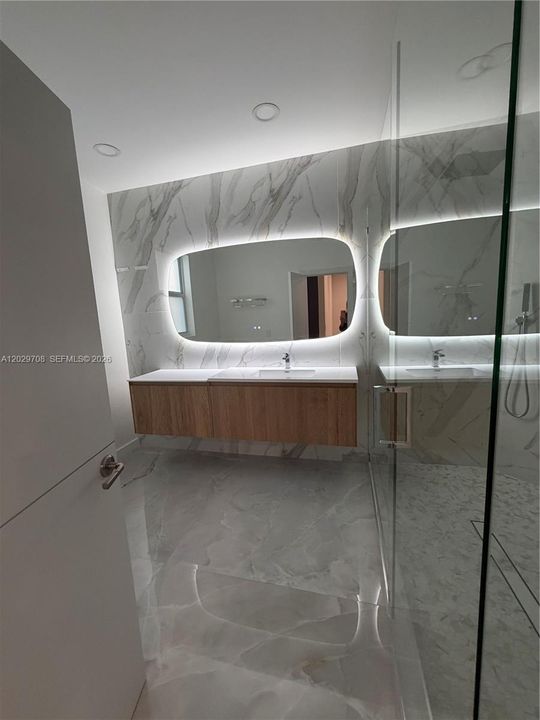 В аренду: $10,500 (4 спален, 2 ванн, 2456 Квадратных фут)