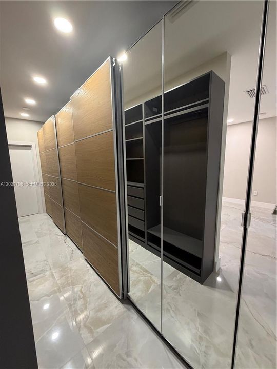 В аренду: $10,500 (4 спален, 2 ванн, 2456 Квадратных фут)